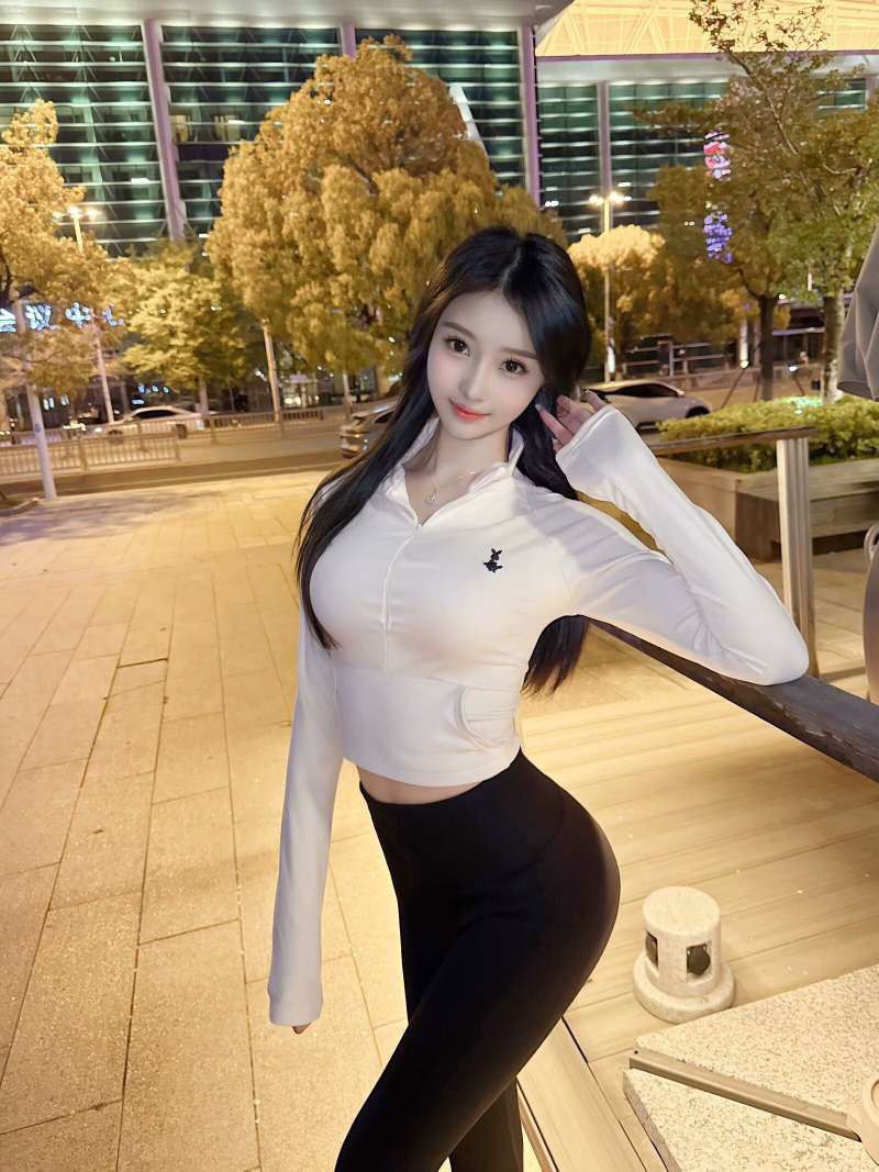 完美腰臀比绝杀 真人真照随时验证